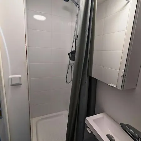 Calme - Proche Zenith Apartment